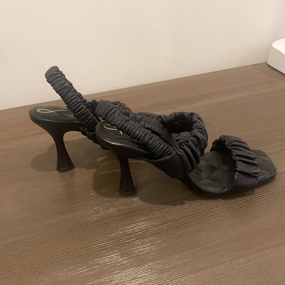 Black heels - Picture 4 of 8